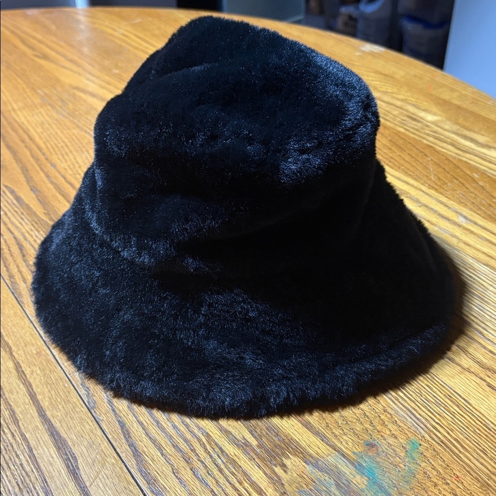 White Mountain Luxurious Black Fur Hat